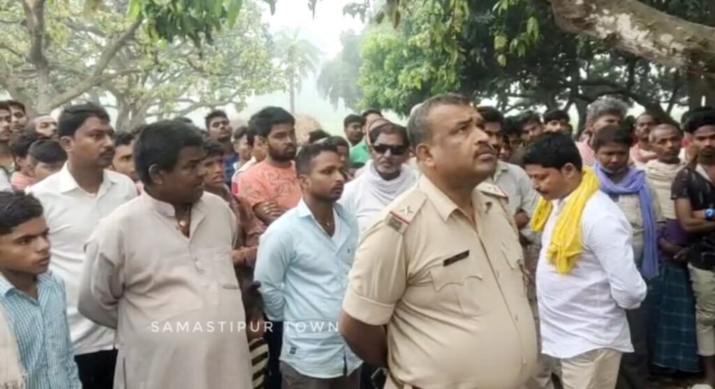 सुबह-सुबह खानपुर में आम के पेड़ से लटका मिला शख्स, क्षेत्र में फैली सनसनी 1 Screenshot 2023 05 01 08 50 02 00 92460851df6f172a4592fca41cc2d2e6 01