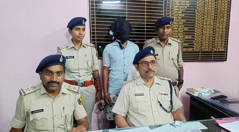 लूट की योजना बना रहे अपराधी को कल्याणपुर पुलिस ने हथियार के साथ किया गिरफ्तार, एक अपराधी चकमा देकर फरार 1 Screenshot 2023 05 13 15 20 32 86 92460851df6f172a4592fca41cc2d2e6 01