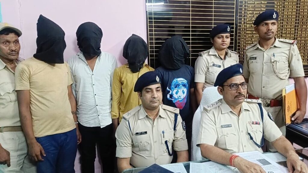 समस्तीपुर शहर में मोबाइल छिनतई की घटना को अंजाम देने वाले गिरोह के चार स्नैचर गिरफ्तार 1 Screenshot 2023 05 13 15 31 17 17 92460851df6f172a4592fca41cc2d2e6 01