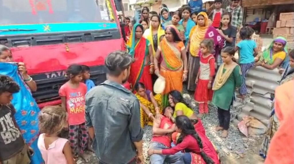 दलसिंहसराय में सड़क हादसा; बुलेट सवार बुजुर्ग को ट्रक ने कुचला, मौ'त के बाद आक्रोशित परिजनों ने NH-28 किया जाम 1 Screenshot 2023 05 15 17 43 00 21 92460851df6f172a4592fca41cc2d2e6 01