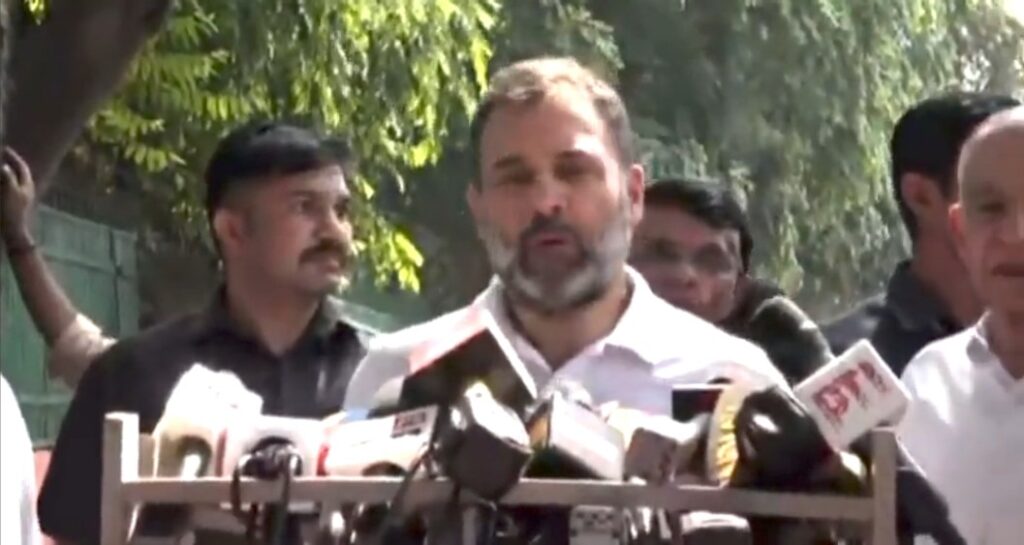 मीडिया के सामने आए राहुल गांधी, कहा- 5 वादे पहली कैबिनेट में पूरे करेंगे 1 Screenshot 2023 0513 150731