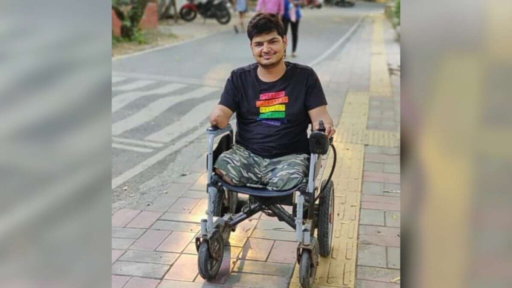 भगवान ने हादसे में छीन लिए दोनों पैर-एक हाथ, लेकिन पहली बार में ही क्लियर कर लिया UPSC का एग्जाम; पिता दर्जी का करते हैं काम 1 untitled 1684854565