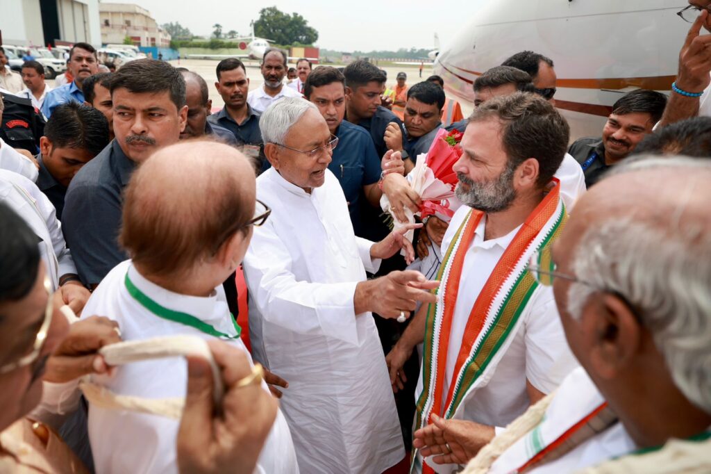 विपक्षी एकता की महाबैठक: राहुल बोले- हम एक साथ BJP को हराने जा रहे हैं; पटना में 15 पार्टियों के नेता जुटे 1 20230623 115314