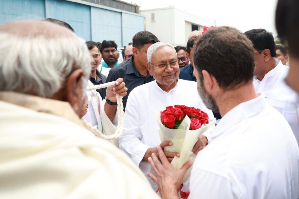 15 दलों के नेता पटना में, नीतीश के घर थोड़ी देर में शुरू होगी विपक्ष की बैठक 1 20230623 115806