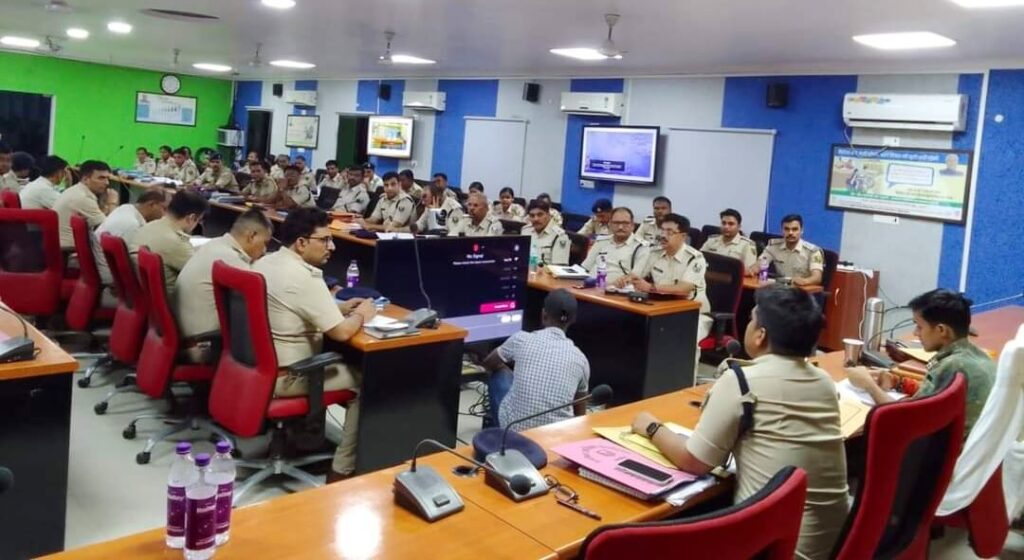 क्राइम मीटिंग में SP ने अपराध पर नियंत्रण और लंबित मामलों के निष्पादन का दिया आदेश, कहा- पीपुल्स फ्रेंडली बनें... 1 FB IMG 1687150887258 01