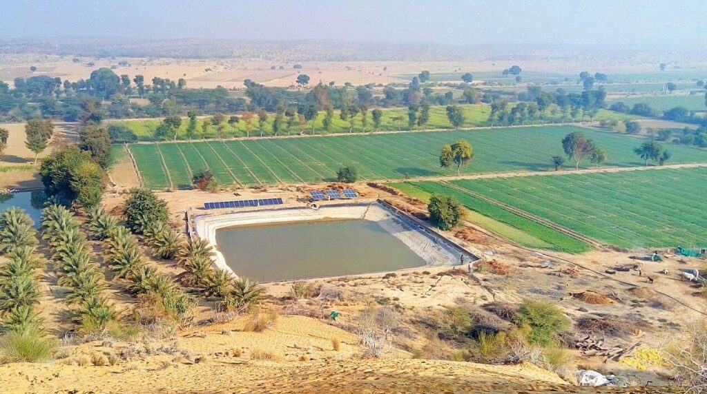 खेत में तालाब खुदवाने पर बिहार सरकार देती है 75 हजार रुपये की सब्सिडी, ऐसे उठाए योजना का लाभ 1 Farm Pond at Jaisalmer Rajasthan 01