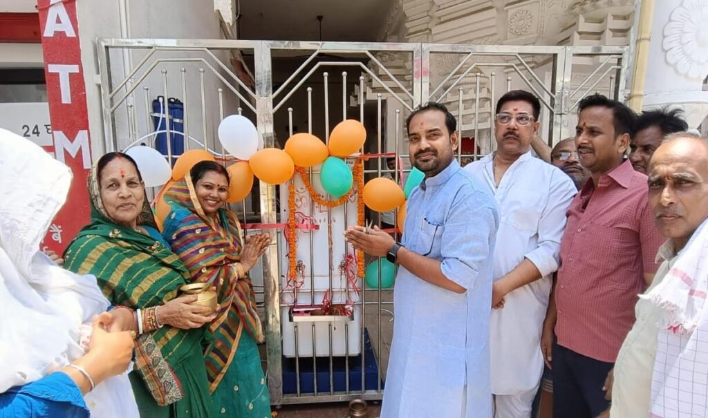 भूतनाथ मंदिर परिसर में राहगीरों के लिए लगाया गया आरओ प्लांट 1 IMG 20230605 WA0054 01