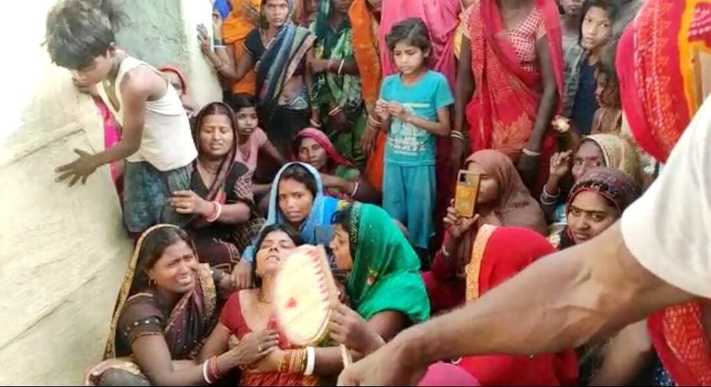 बालासोर ट्रेन हादसे में काल के गाल में समाये हसनपुर के मजदूर का शव पहुंचा गांव, परिजनों में मचा कोहराम 1 IMG 20230606 WA0129 01