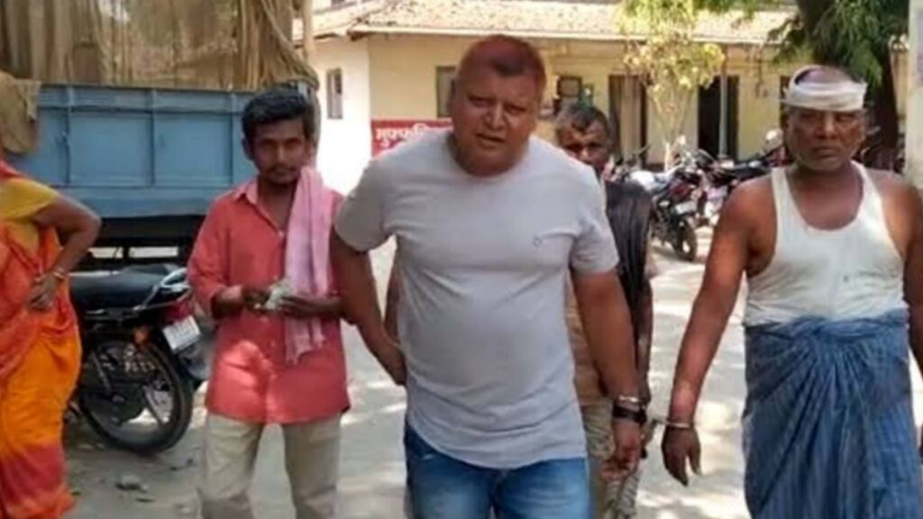 जमीनी विवाद को लेकर जितवारपुर में हुए गोलीकांड मामले में पुलिस ने दोनों पक्षों से 2 लोगों को किया गिरफ्तार 1 Picsart 23 06 01 07 26 30 067