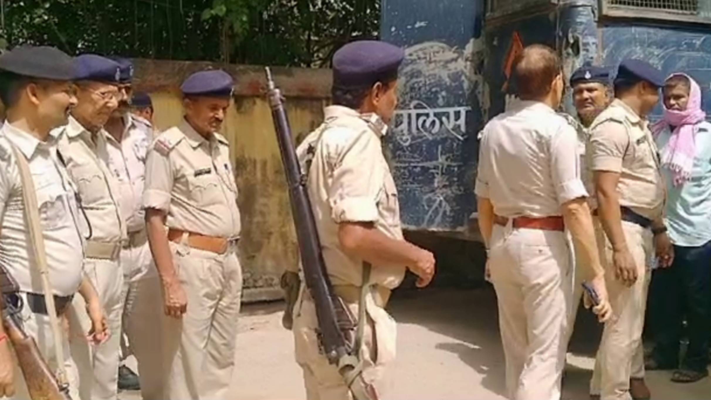 सिपाही के आंख में झंडू बाम लगा कर फरार हुए 3 कैदी, पटना पुलिस की लापरवाही  से मचा हड़कंप - समस्तीपुर Town