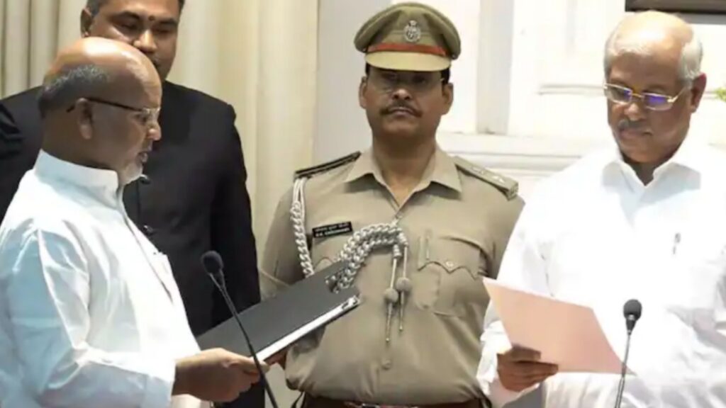 JDU विधायक रत्नेश सदा ने ली मंत्री पद की शपथ, नीतीश कैबिनेट में मांझी की करेंगे भरपाई 1 Picsart 23 06 16 11 08 24 315