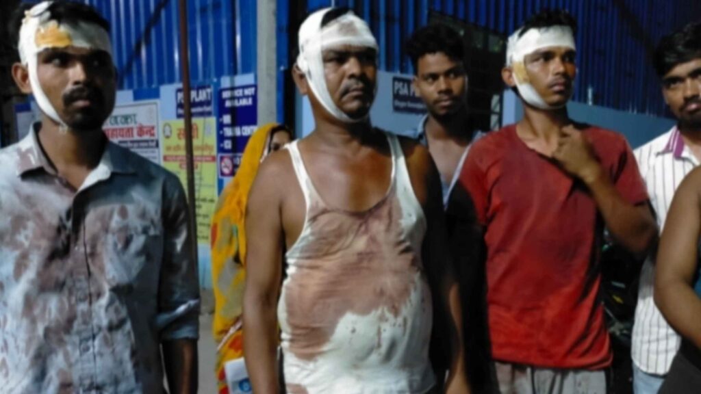 जमीनी विवाद में खुनी संघर्ष; विभूतिपुर में डेढ़ कट्ठा जमीन के टुकड़े को लेकर आपस में उलझे दो भाई, दर्जनों भर लोग जख्मी 1 Picsart 23 06 24 22 41 51 895
