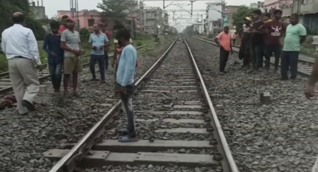 दलसिंहसराय में 32 नंबर रेलवे गुमटी के नजदीक ट्रेन से गिरकर यात्री की मौत, मृतक की नहीं हुई है पहचान 1 Screenshot 2023 06 14 06 39 04 25 92460851df6f172a4592fca41cc2d2e6 01