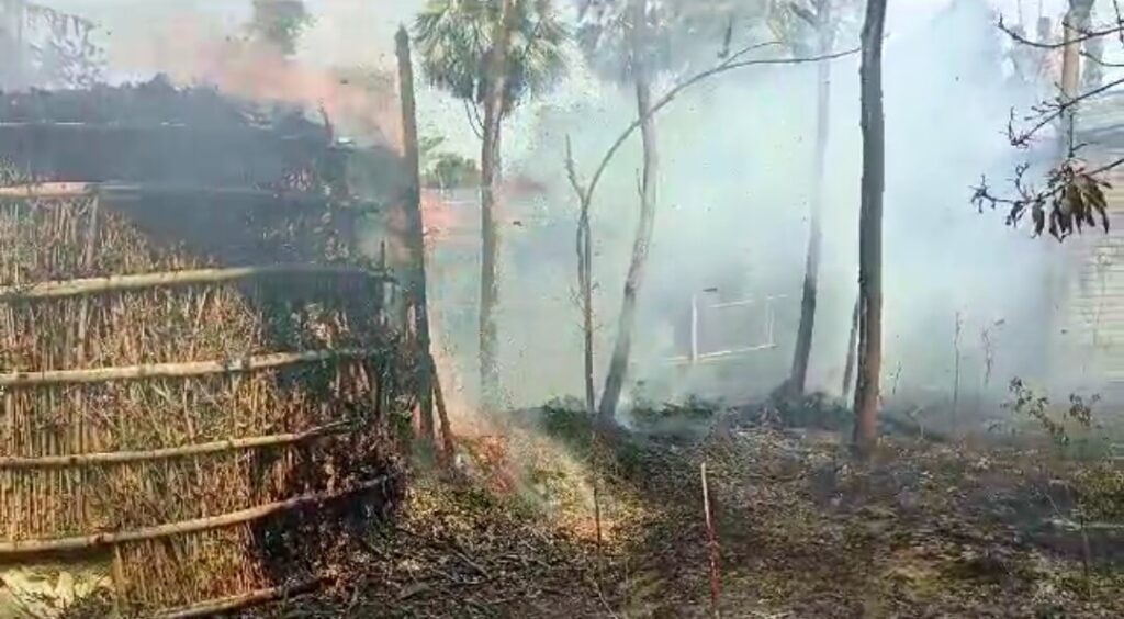 शिवाजीनगर के दसौत गांव में आग लगने से हजारों की क्षति, लोगों ने खुद पाया काबू 1 Screenshot 2023 06 19 08 25 36 87 92460851df6f172a4592fca41cc2d2e6 01