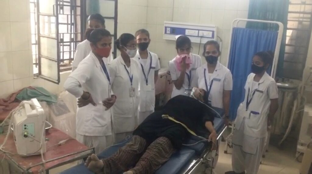 स्वर्गवासी मां को पिता ने दी गाली तो आवेश में आकर किशोरी ने बूढ़ी गंडक नदी में लगाई छलांग, मथुरापुर घाट के पास युवक ने बचाई जान 1 Screenshot 2023 06 21 19 00 32 71 92460851df6f172a4592fca41cc2d2e6 01