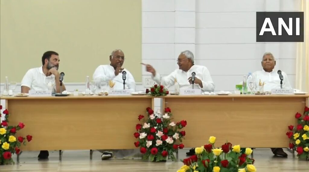 पटना में विपक्षी नेताओं का मंथन पूरा, शिमला में अगली बैठक; संयोजक पर फैसला बाद में... 1 Screenshot 2023 06 23 14 22 24 87 0b2fce7a16bf2b728d6ffa28c8d60efb 01