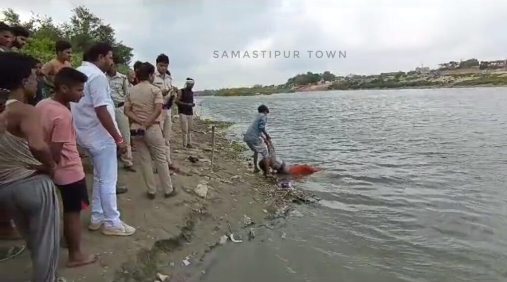 मथुरापुर घाट पर बूढ़ी गंडक नदी में तैरता अज्ञात महिला का शव बरामद, जांच में जुटी पुलिस 1 Screenshot 2023 06 26 09 12 10 57 92460851df6f172a4592fca41cc2d2e6 01