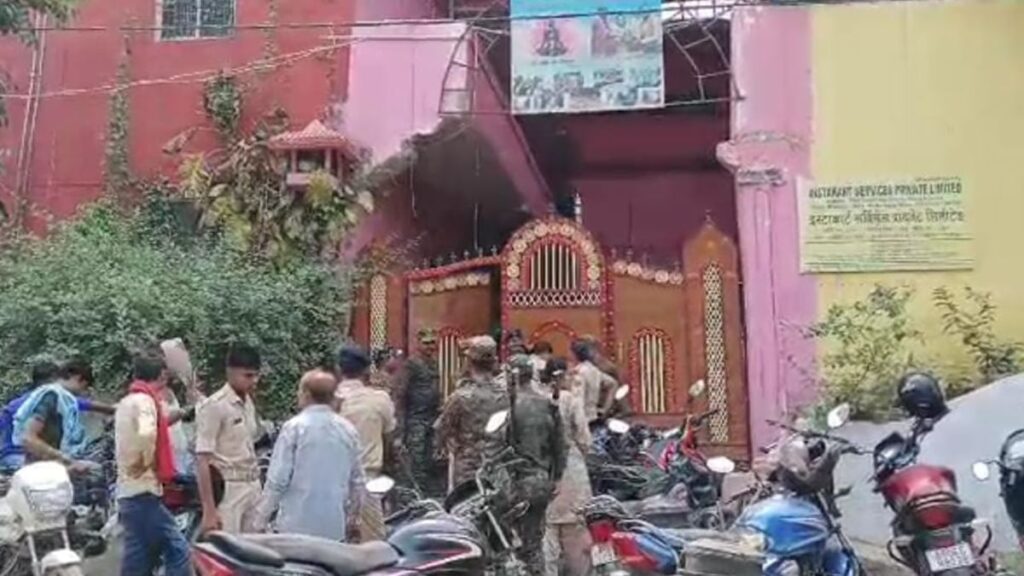 बिहार: 9 लग्जरी गाड़ी, ITI कॉलेज का मालिक, आलिशान मकान, कीमती जमीन और... साधारण क्लर्क की संपति देख फटी रह गई निगरानी की आंखें 1 clerk of cs office vigilance raid