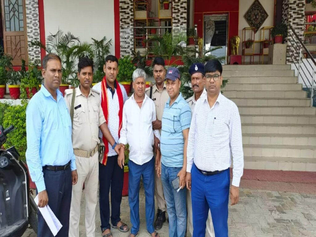 बिहार में बीस हजार रुपये रिश्वत लेते राजस्व कर्मचारी गिरफ्तार, पूछताछ के बाद कोर्ट में पेशी 1 1947512 nalnda