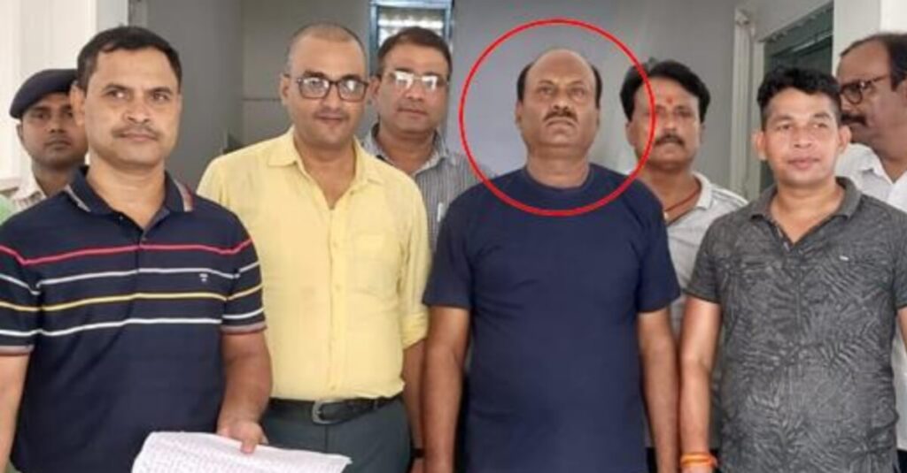 बिहार: निगरानी के हत्थे चढ़ा घूसखोर दारोगा, एक लाख रिश्वत लेते रंगेहाथ धराया 1 20230710 144741
