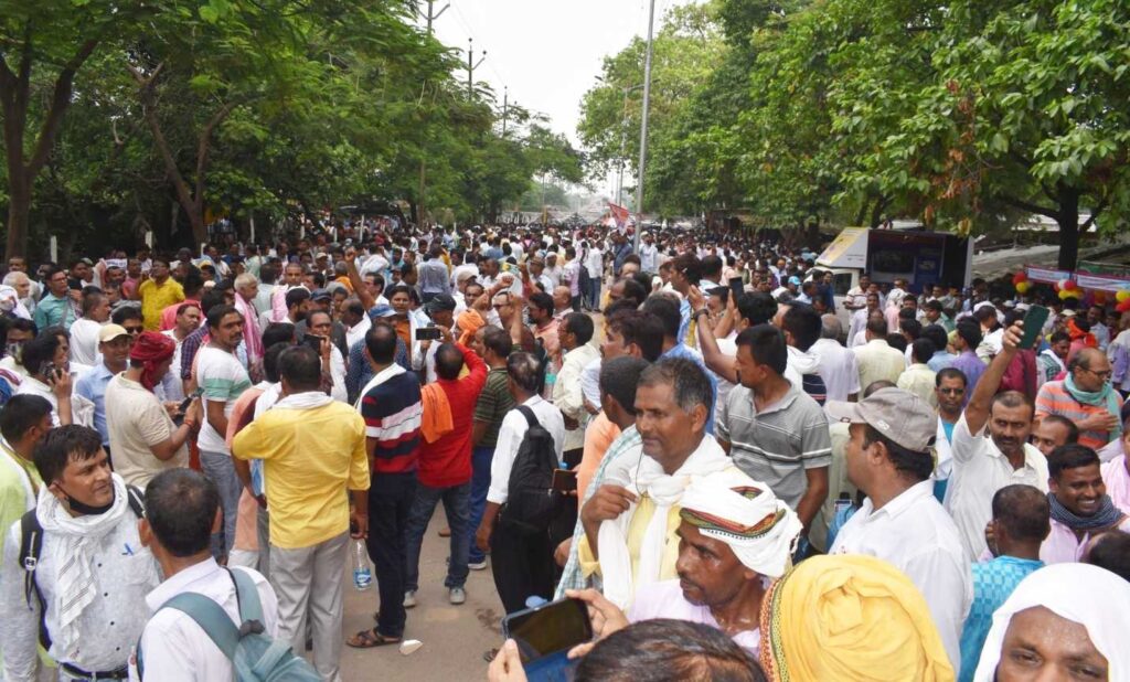 पटना में प्रदर्शन करने वाले शिक्षकों पर आज शाम तक गिरेगी गाज, DEO और BEO करेंगे उनकी पहचान 1 20230712 150549 01