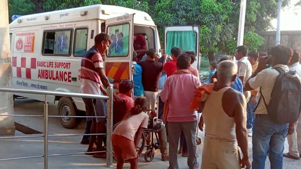 102 एंबुलेंस कर्मियों की हड़ताल समाप्त, एंबुलेंस सेवा फिर से हुई बहाल 1 30 05 2023 samastipur 23427069 01
