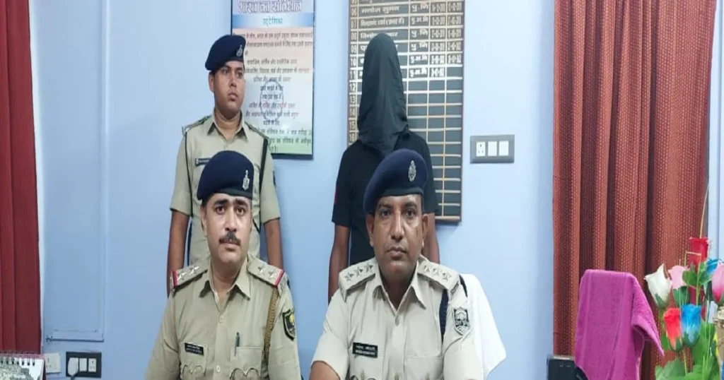 मां की बेइज्जती का बदला लेने के लिए क्रिमिनल बन गया बेटा, 6 साल बाद मां को डायन बता नंगा घुमाने वाले की कराई हत्या 1 3215723 CON IMG 20230716 WA0068 168968004116x9 1
