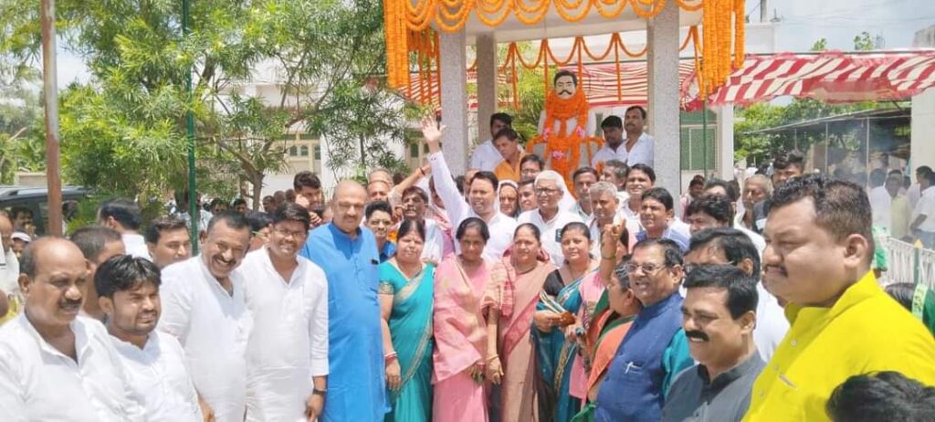 समता पार्टी के संस्थापक सदस्य रहे प्रदीप महतो की 66वीं जयंती धूमधाम से मनायी गयी 1 FB IMG 1690075851275