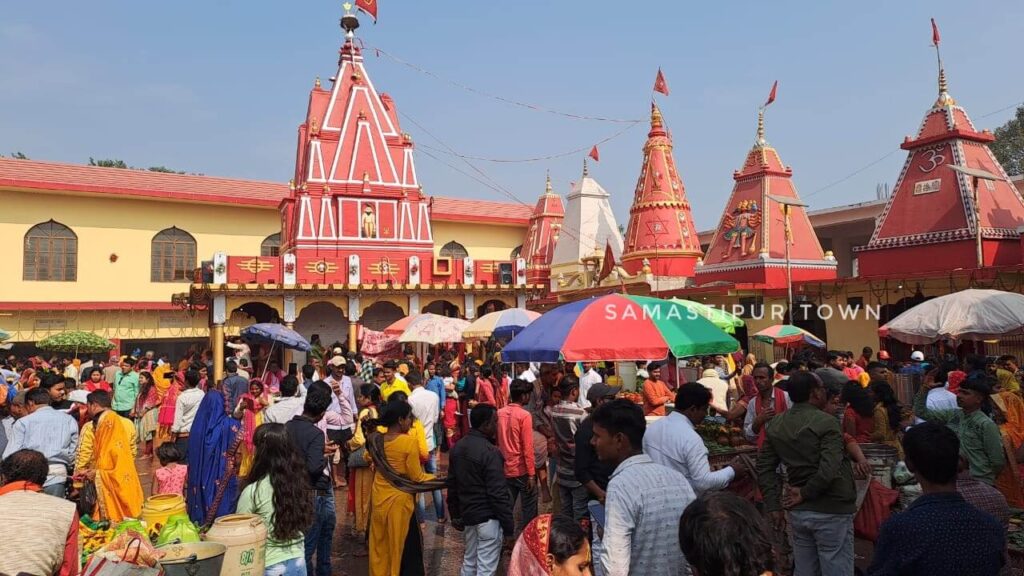 सावन के पहले दिन भक्त और भगवान के मिलन स्थली विद्यापतिधाम में जलाभिषेक के लिए श्रद्धालुओं की उमड़ी रही भीड़ 1 IMG 20230704 WA0082 01