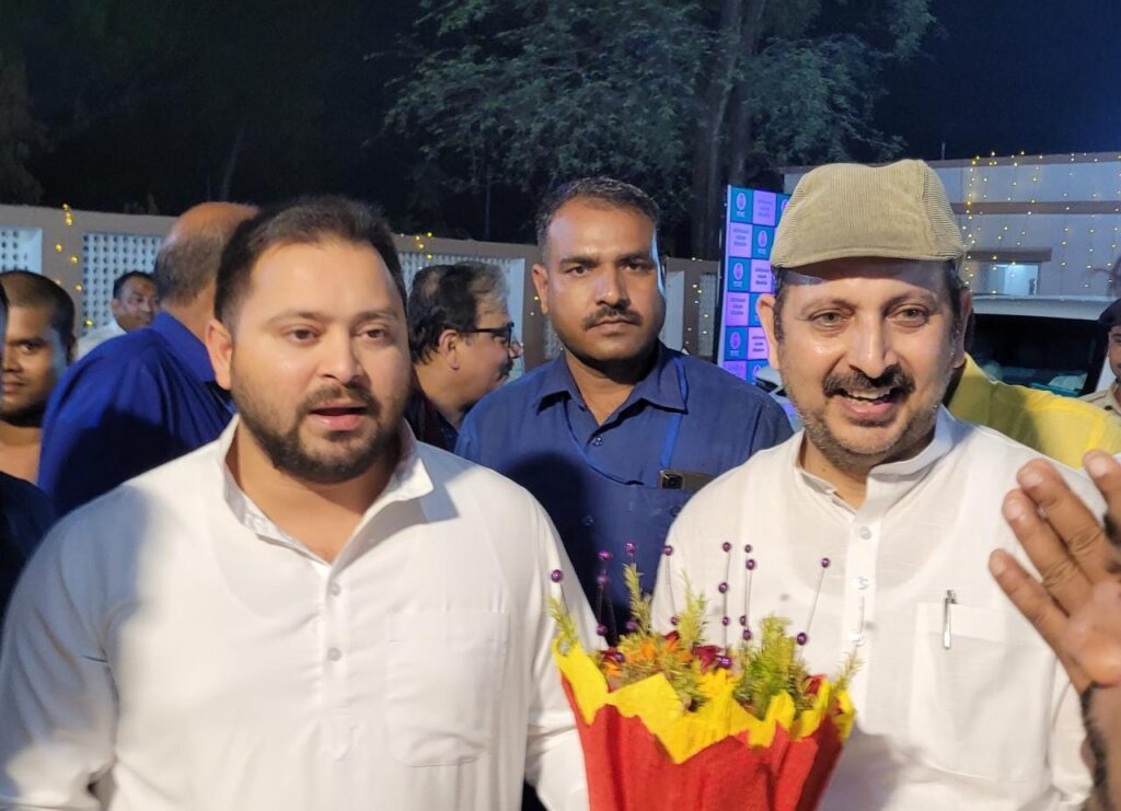 समस्तीपुर के विधायक ने उप-मुख्यमंत्री तेजस्वी यादव को जल जमाव की समस्या को लेकर सौंपा मांगपत्र 1 IMG 20230722 WA0041