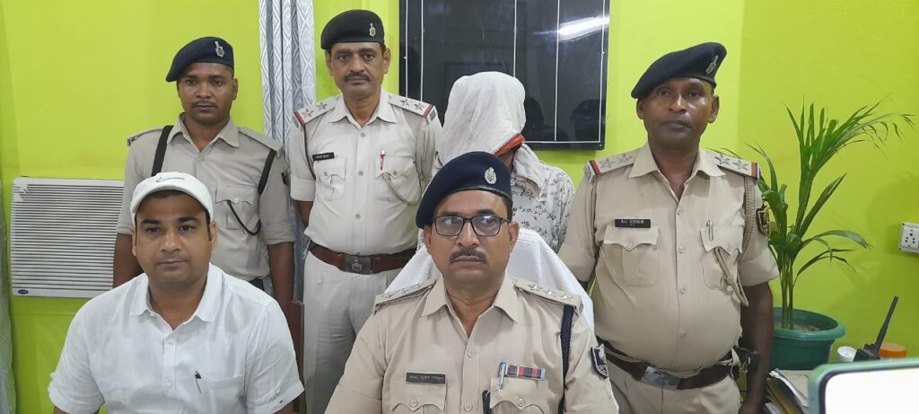 मुहर्रम में पेट्रोल से करतब दिखाने के दौरान 7 वर्षीय बच्ची की झुलसकर हुई मौत, आरोपी को पुलिस ने किया गिरफ्तार 1 IMG 20230730 WA0064