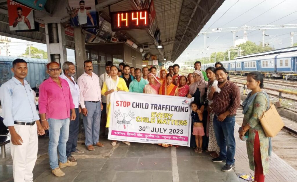 समस्तीपुर में रेल पुलिस के सहयोग से प्रयास संस्था ने बच्चों की ट्रैफिकिंग के खिलाफ चलाया जन जागरूकता अभियान 1 IMG 20230730 WA0107 01