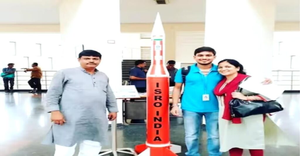 'बचपन से सपना था साइंटिस्ट बनूं', अब महज 22 साल की उम्र में ISRO का वैज्ञानिक बना बिहार का लाल 1 20230812 173457