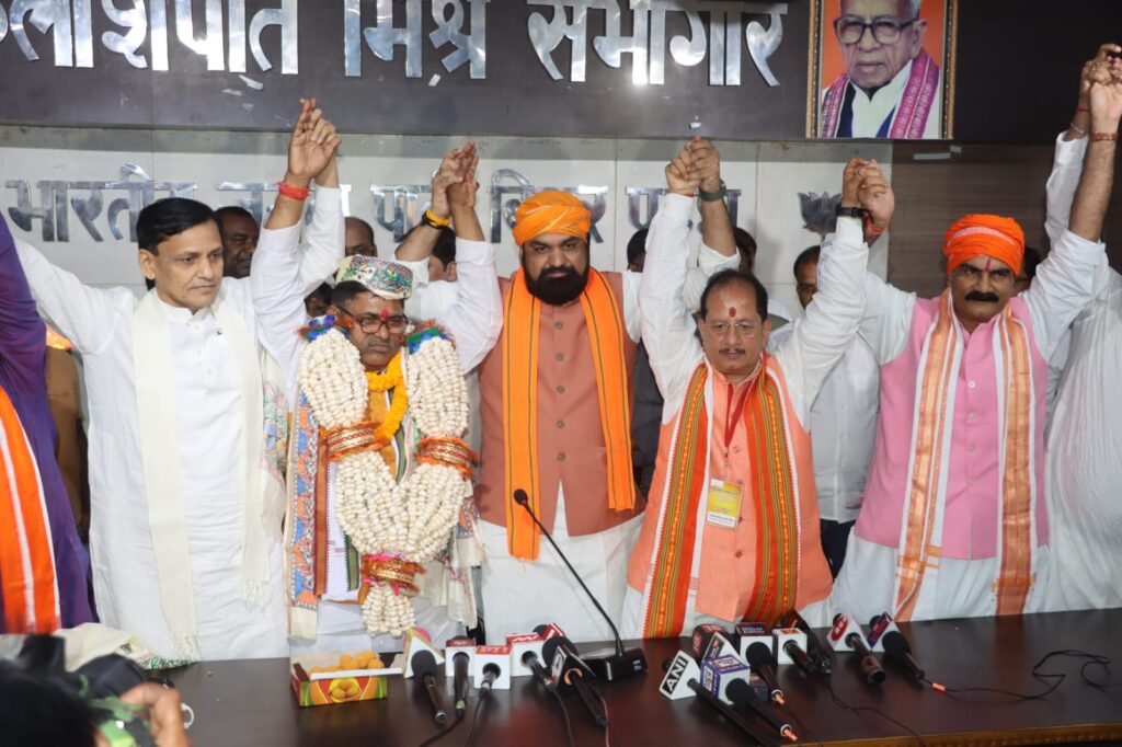 जानिये कौन हैं हरि सहनी, जिसे बीजेपी ने बनाया बिहार विधान परिषद में नेता प्रतिपक्ष 1 20230820 175710