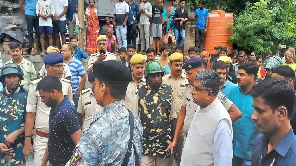 छावनी में तब्दील हुई पटना की सड़कें... निलेश मुखिया का शव पटना पहुँचा, कई भाजपा नेताओं ने दी श्रद्धांजलि 1 24 08 2023 ravi shankar prasad 23510592 132934101