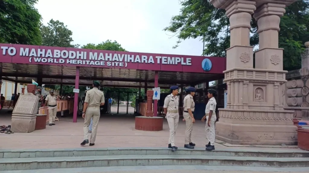 बोधगया के महाबोधि मंदिर में फायरिंग, गोली लगने से यहां तैनात एक पुलिसकर्मी की मौत; सुरक्षा व्यवस्था बढ़ाई 1 25 08 2023 mahabodhi temple 23512029.webp