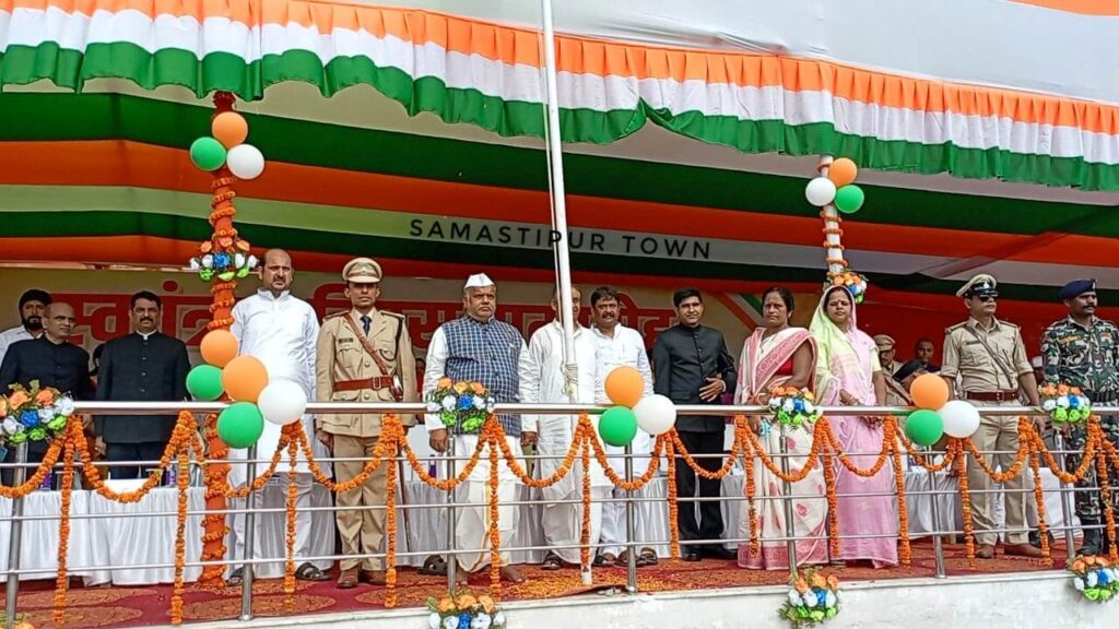 77वें स्वतंत्रता दिवस को लेकर पटेल मैदान में मुख्य समारोह का आयोजन, प्रभारी मंत्री श्रवण कुमार ने किया झंडोतोलन 1 IMG 20230815 WA0030 01