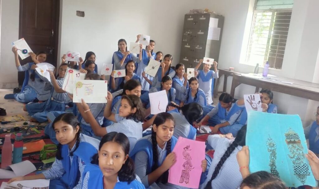 होली मिशन हाई स्कूल में रक्षाबंधन एवं मेंहदी रचना प्रतियोगिता का आयोजन, चयनित बच्चों को किया गया पुरस्कृत 1 IMG 20230830 WA0098 01