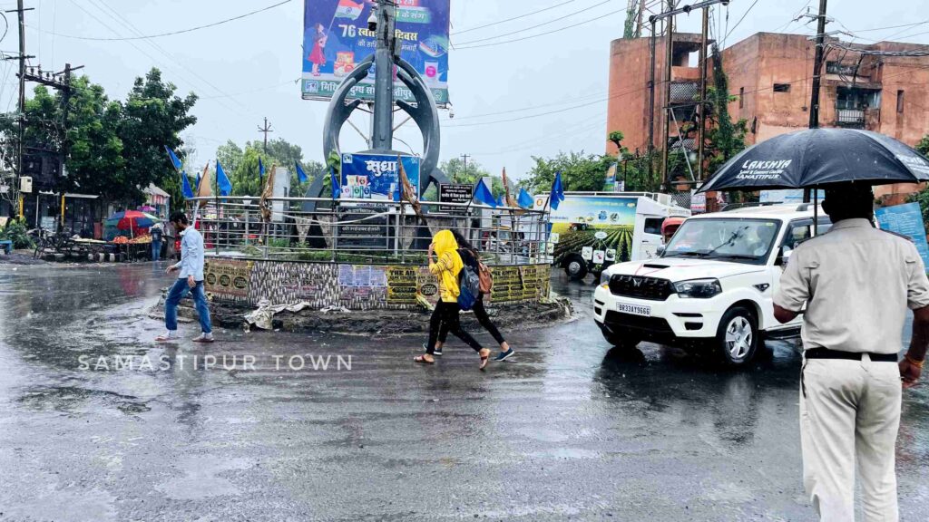 समस्तीपुर समेत उत्तर बिहार के तराई क्षेत्रों में हल्की से मध्यम वर्षा की संभावना 1 IMG 2215 01
