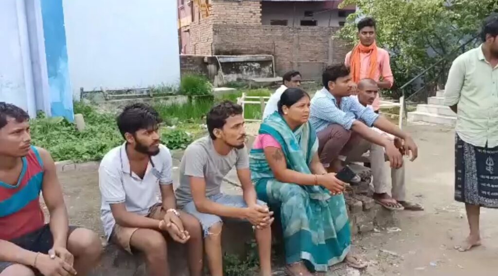 समस्तीपुर: बांसवाड़ी में फंदे से झूलता मिला युवक का शव, परिजनों में मचा कोहराम 1 Screenshot 2023 08 04 09 07 20 57 92460851df6f172a4592fca41cc2d2e6 01