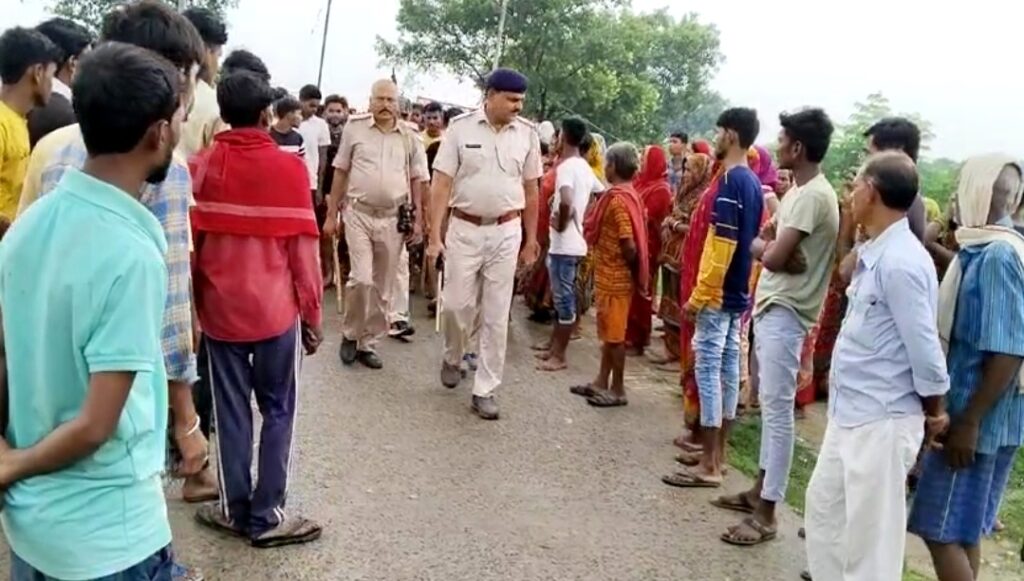 एक ही परिवार के तीन लोगों की मौत पर परिजन हो गए आक्रोश, क्या तीहरे हत्याकांड को सड़क हादसा बताने की थी चाल? 1 Screenshot 2023 08 21 21 16 53 03 92460851df6f172a4592fca41cc2d2e6 01