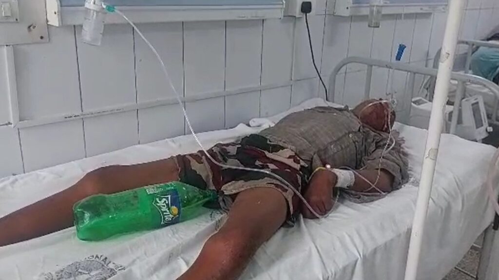 बिहार में गजब कारनामा! मरीज को लगाना था यूरीन बैग, लगा दी कोल्ड ड्रिंक की बोतल 1 jamui sadar hospital urine bag cold drink