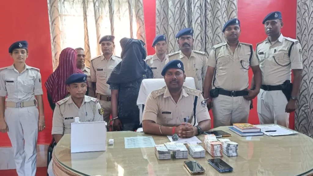 बिहार: 4 लाख के जाली नोट के साथ कारोबारी गिरफ्तार, निशानदेही पर समस्तीपुर से एक महिला भी धराई 1 17 09 2023 bihar hindi news 20 23532855