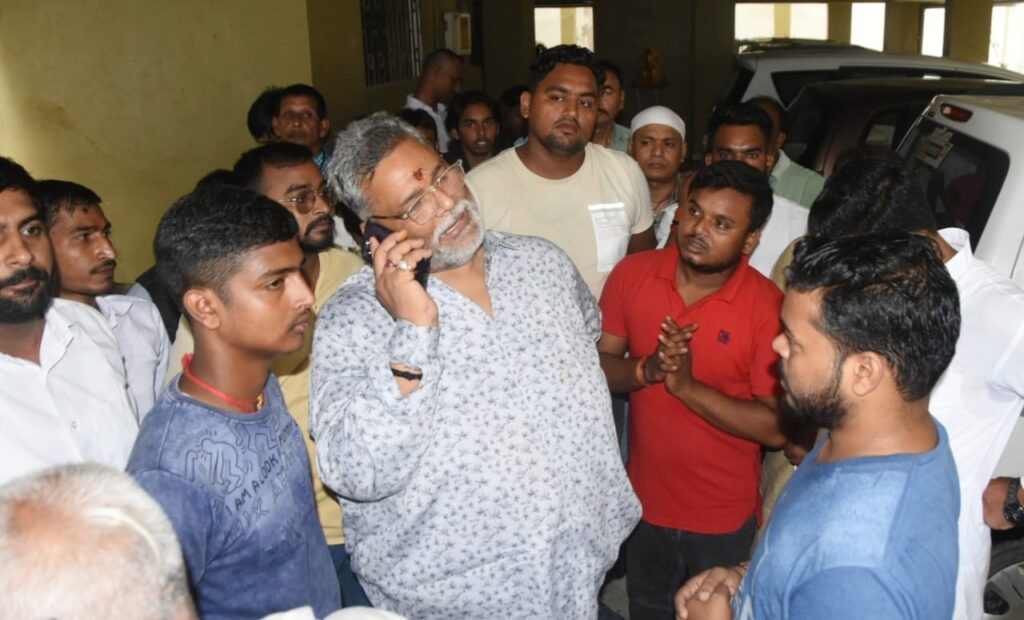 रोसड़ा बंद को समर्थन देने पहुंच रहे जाप सुप्रीमों पप्पू यादव, थोड़ी देर में लोगों का हुजूम निकालेगा मार्च 1 20230919 114118 01