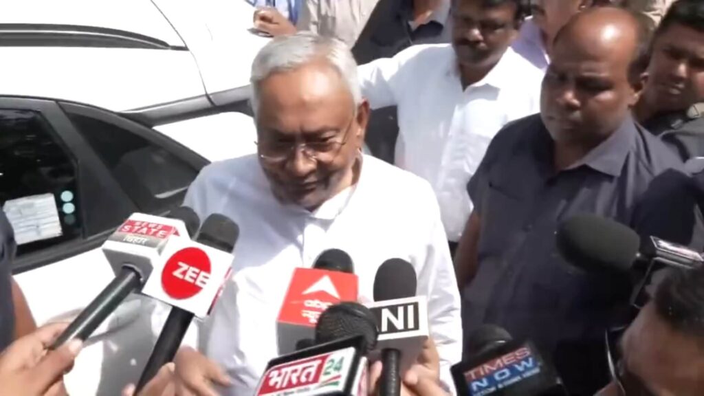 अचानक सचिवालय पहुंचे सीएम नीतीश, अफसरों की लगाई क्लास; मंत्रियों को भी निर्देश 1 20230920114337