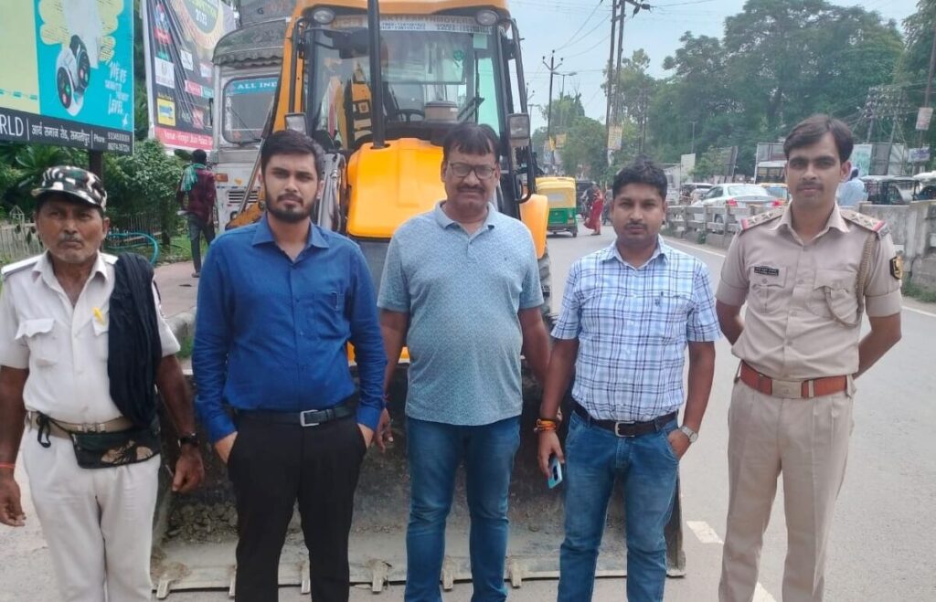 समस्तीपुर में अवैध खनन के दौरान अधिकारियों ने तीन ट्रैक्टर और एक जेसीबी मशीन को किया जप्त 1 IMG 20230905 WA0061 01