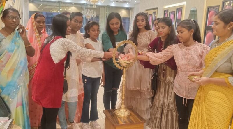 समस्तीपुर शहर के मोहनपुर रोड स्थित ‘तनिष्क’ शो रूम में मनाया गया ‘अंतरराष्ट्रीय बेटी दिवस' कार्यक्रम 1 IMG 20230924 WA0109 01