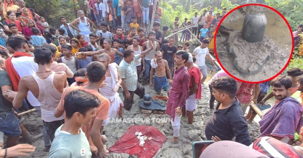 समस्तीपुर: आंधी में उखड़ कर गिरा बरगद का पेड़, JCB से हटाने के दौरान निकला शिवलिंग 1 IMG 20230929 WA0006