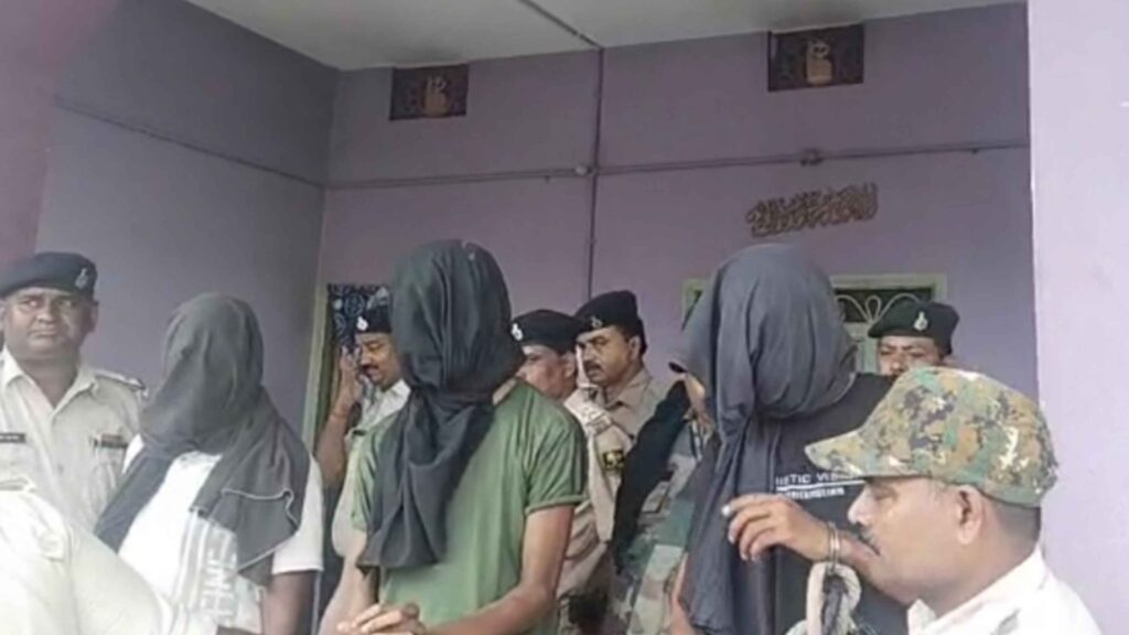 तीन दिन पूर्व दिनदहाड़े हुए डकैती कांड का समस्तीपुर पुलिस ने किया खुलासा, तीन अपराधी गिरफ्तार 1 Picsart 23 09 07 21 00 22 832
