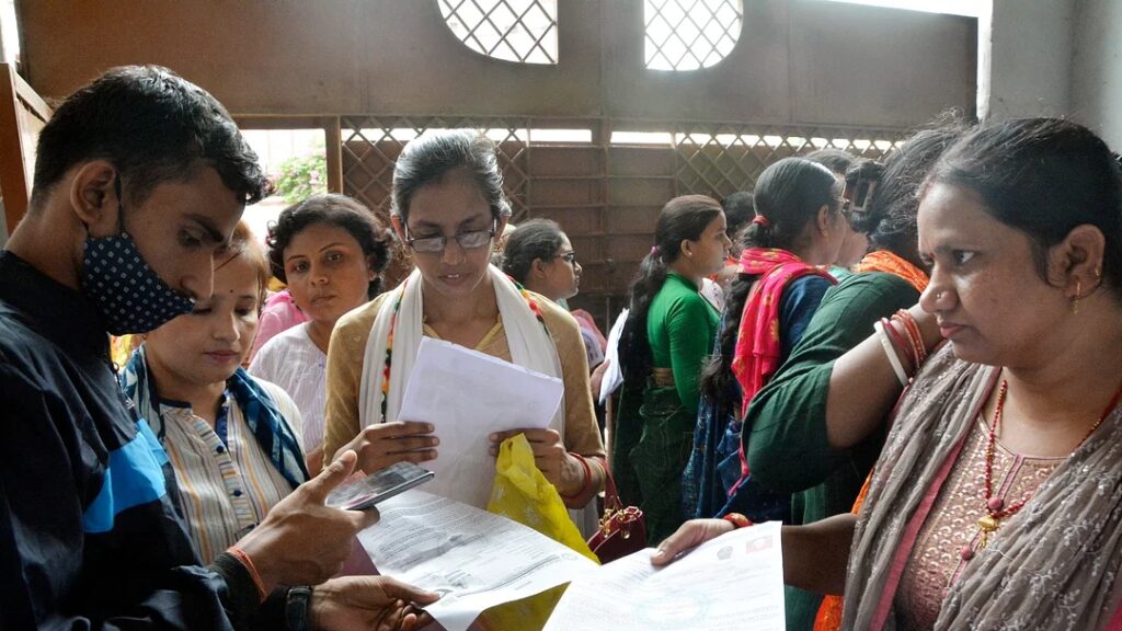 BPSC TRE 3 Exam: तीसरे चरण की शिक्षक बहाली परीक्षा में पहले दिन 8 मुन्नाभाई गिरफ्तार 1 Prabhatkhabar2023 080420965b f47f 409c b59b cdf23ac96f47bn collegiate school 4 01